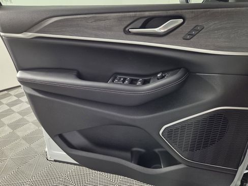 New 2026 Jeep Grand Cherokee L Limited RWD image 17