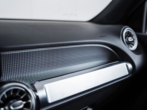 Certified 2023 Mercedes-Benz EQB 300 4MATIC w/ Exclusive Package image 17