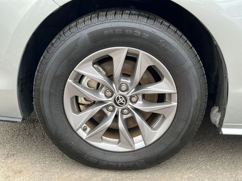 Used 2024 Toyota Sienna XLE image 29