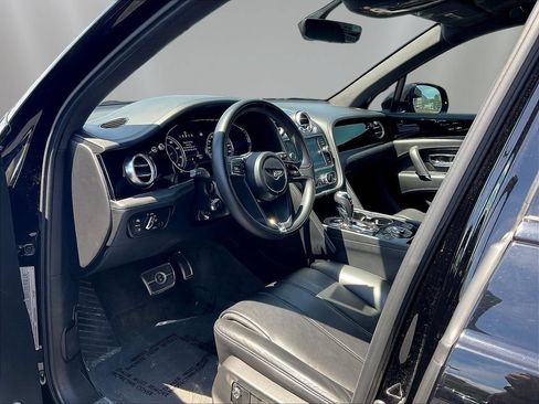Used 2019 Bentley Bentayga AWD/4WD image 16