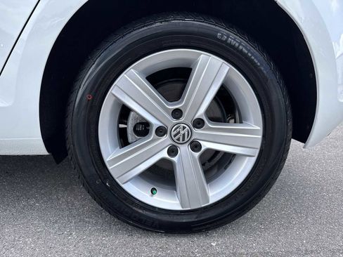 Used 2017 Volkswagen Golf 4-Door FWD image 12