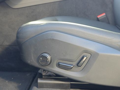 Used 2025 Volvo XC60 B5 Core image 11
