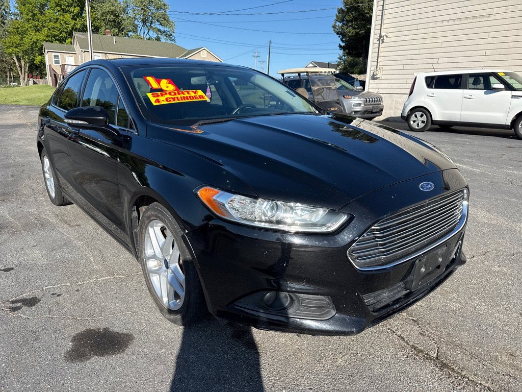 Used 2016 Ford Fusion SE w/ Equipment Group 202A FWD image 4