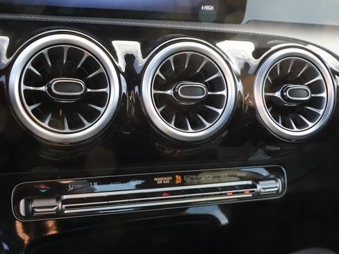 Used 2025 Mercedes-Benz CLA 250 4MATIC image 28