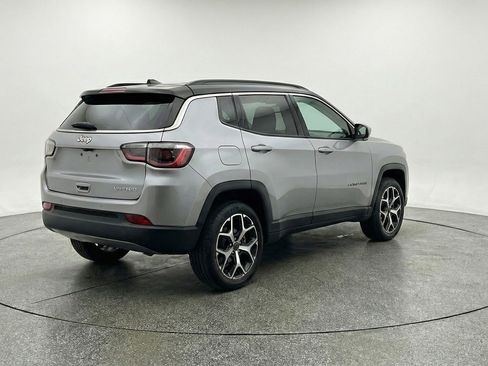 Used 2025 Jeep Compass Limited image 9