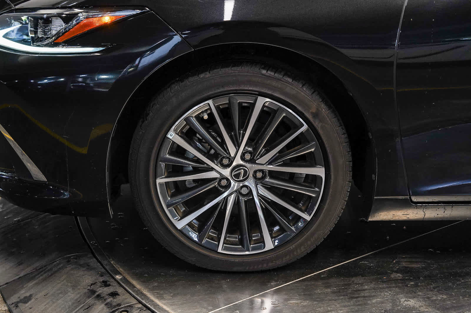 Used 2024 Lexus ES 350 w/ Premium Package FWD image 9