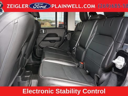 Used 2023 Jeep Wrangler Unlimited Sahara w/ Cold Weather Group AWD/4WD image 11