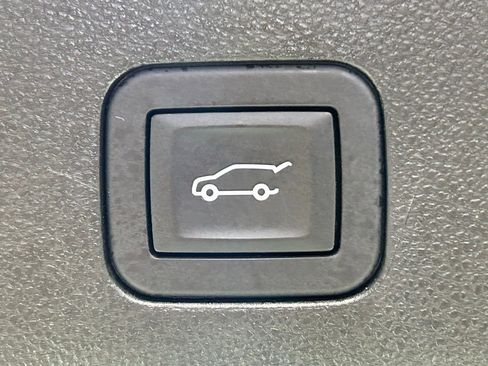 Used 2025 Chevrolet Tahoe LT AWD/4WD image 16