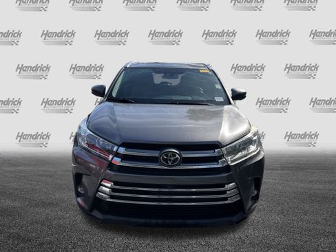 Used 2019 Toyota Highlander Limited Platinum image 3