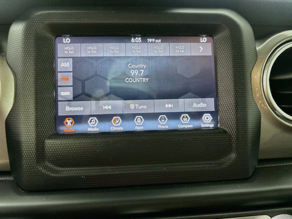 Used 2020 Jeep Wrangler Unlimited Sahara w/ LED Lighting Group AWD/4WD image 14