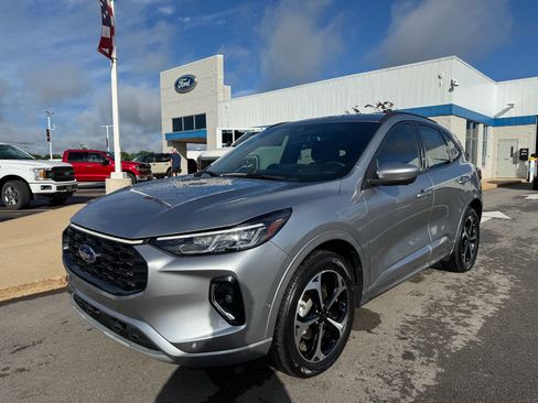 Used 2023 Ford Escape ST-Line Elite w/ Premium Technology Package AWD/4WD image 4