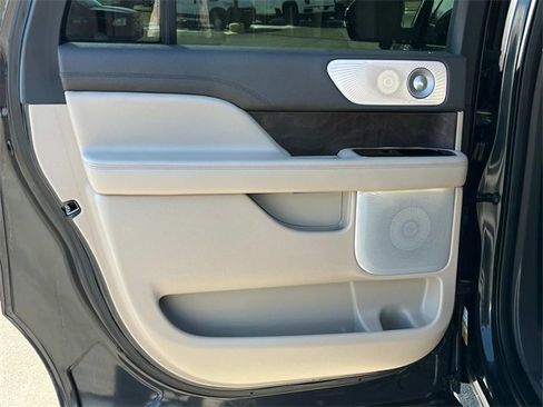 Used 2023 Lincoln Navigator L Reserve image 10