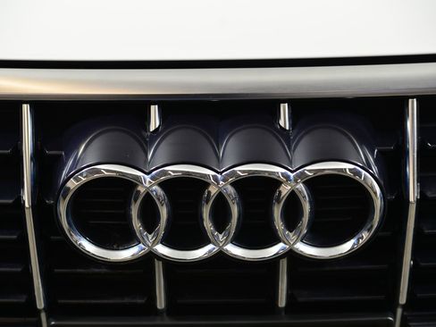 Certified 2021 Audi Q3 2.0T Premium w/ Convenience Package image 16