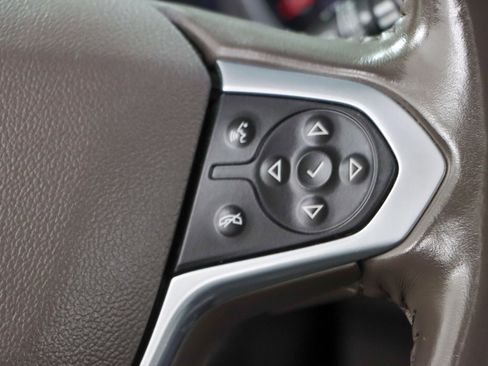 Used 2021 Chevrolet Traverse LT image 14