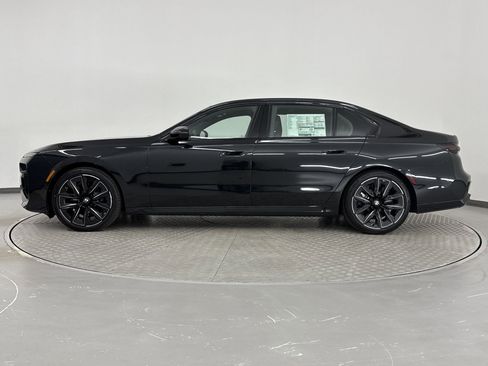 New 2025 BMW 760i xDrive w/ Premium Package image 2
