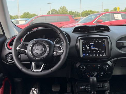 Used 2023 Jeep Renegade Trailhawk AWD/4WD image 21