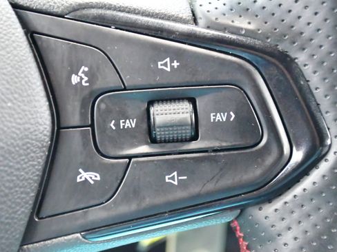 Used 2025 Chevrolet Trax RS w/ Driver Confidence Package FWD image 26