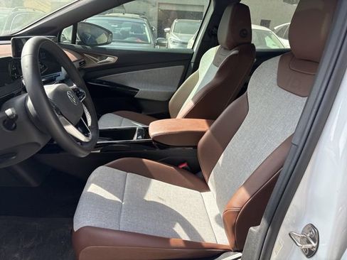 Used 2023 Volkswagen ID.4 Pro image 6