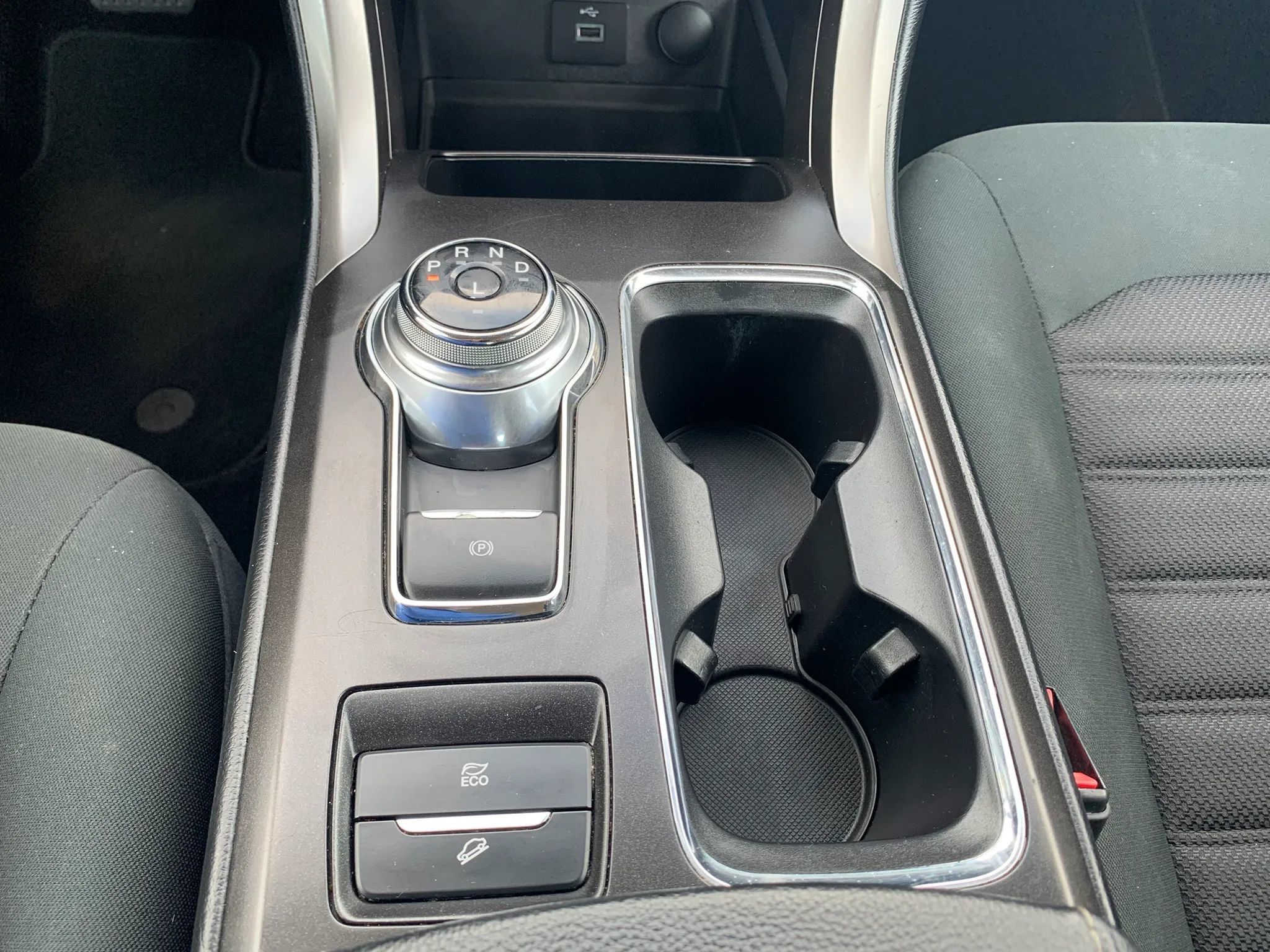 Used 2017 Ford Fusion SE FWD image 16