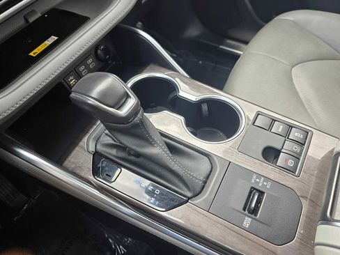 Used 2023 Toyota Highlander Platinum image 36