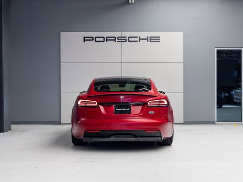 Used 2022 Tesla Model S Plaid image 6
