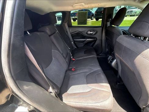 Used 2020 Jeep Cherokee Latitude FWD image 26