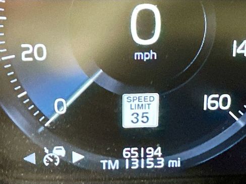 Used 2020 Volvo XC90 T5 Momentum w/ Protection Package Premier image 13