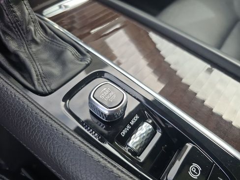 Used 2019 Volvo XC90 T6 Momentum w/ Protection Package Premier image 30