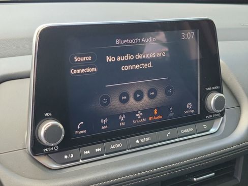 Used 2025 Nissan Rogue SV FWD image 24