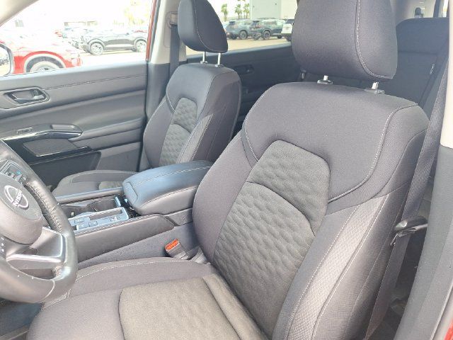 Certified 2024 Nissan Pathfinder SV FWD image 10