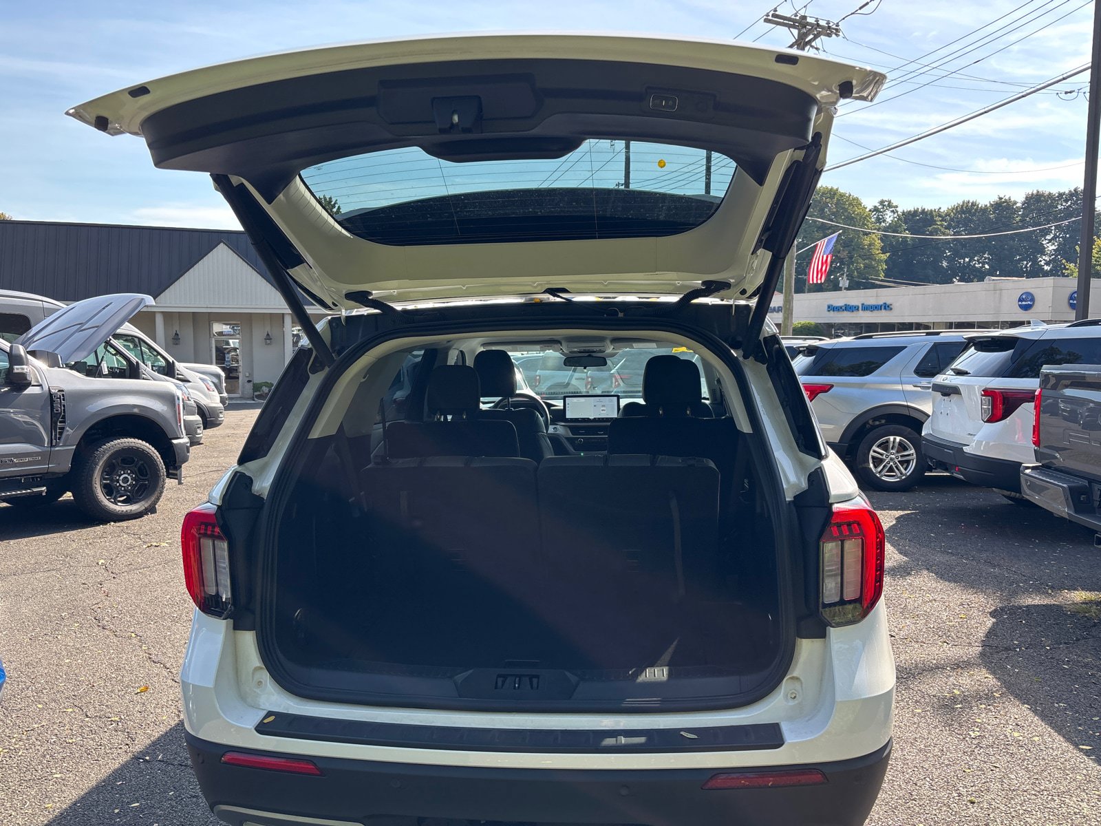 Used 2025 Ford Explorer Active w/ Active Comfort Package AWD/4WD image 7