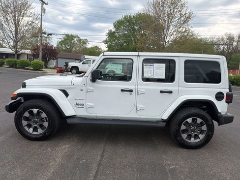 Used 2022 Jeep Wrangler Unlimited Sahara image 2