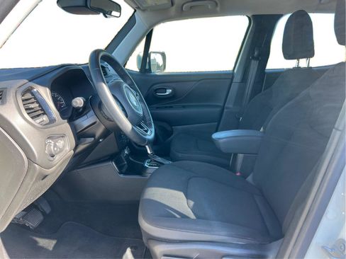 Used 2020 Jeep Renegade Altitude FWD image 10