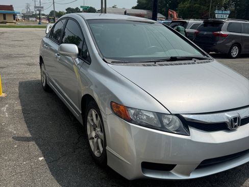 Used 2009 Honda Civic DX-VP image 4