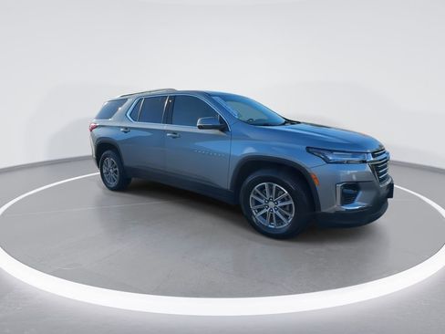 Used 2023 Chevrolet Traverse LT w/ Rear Camera Mirror Package image 2