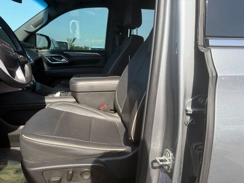 Used 2023 GMC Yukon SLT w/ SLT Premium Package AWD/4WD image 14