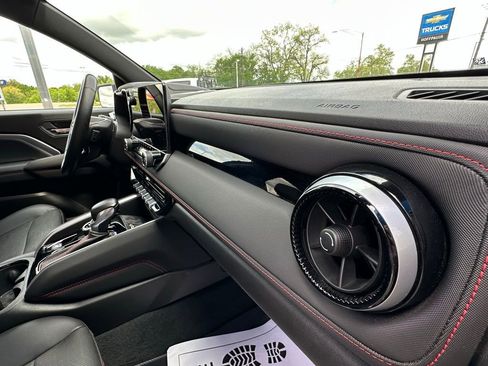 Used 2024 Chevrolet Colorado Z71 w/ Z71 Convenience Package 2 image 11