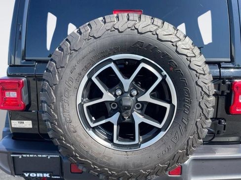 Used 2025 Jeep Wrangler Unlimited Rubicon AWD/4WD image 11
