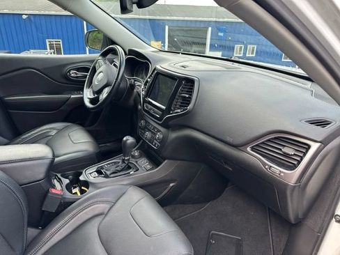 Used 2019 Jeep Cherokee Limited AWD/4WD image 12