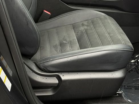 Used 2025 Mitsubishi Outlander SE image 10