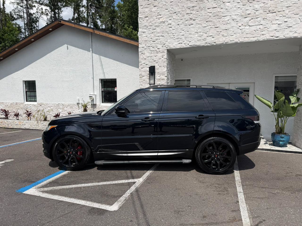 Used 2014 Land Rover Range Rover Sport Supercharged AWD/4WD image 2
