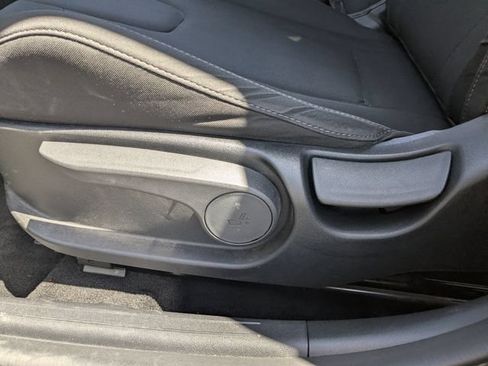 Used 2022 Hyundai Elantra SEL w/ Preferred Accessory Package FWD image 21