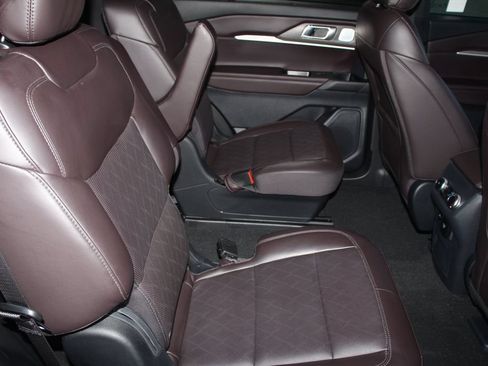 Certified 2025 Ford Explorer Platinum RWD image 25