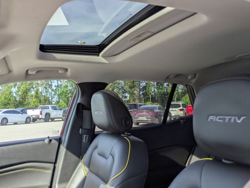 Used 2024 Chevrolet Trax ACTIV w/ Sunroof Package FWD image 12