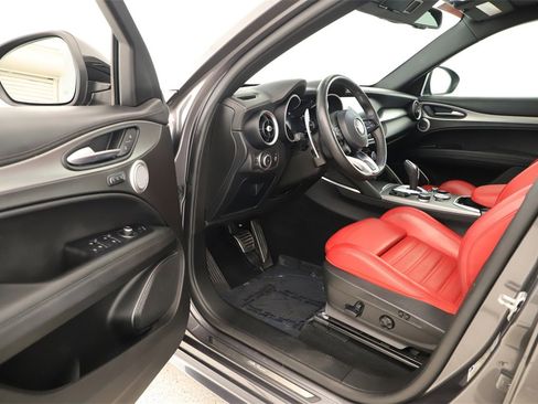 Used 2022 Alfa Romeo Stelvio Veloce image 14