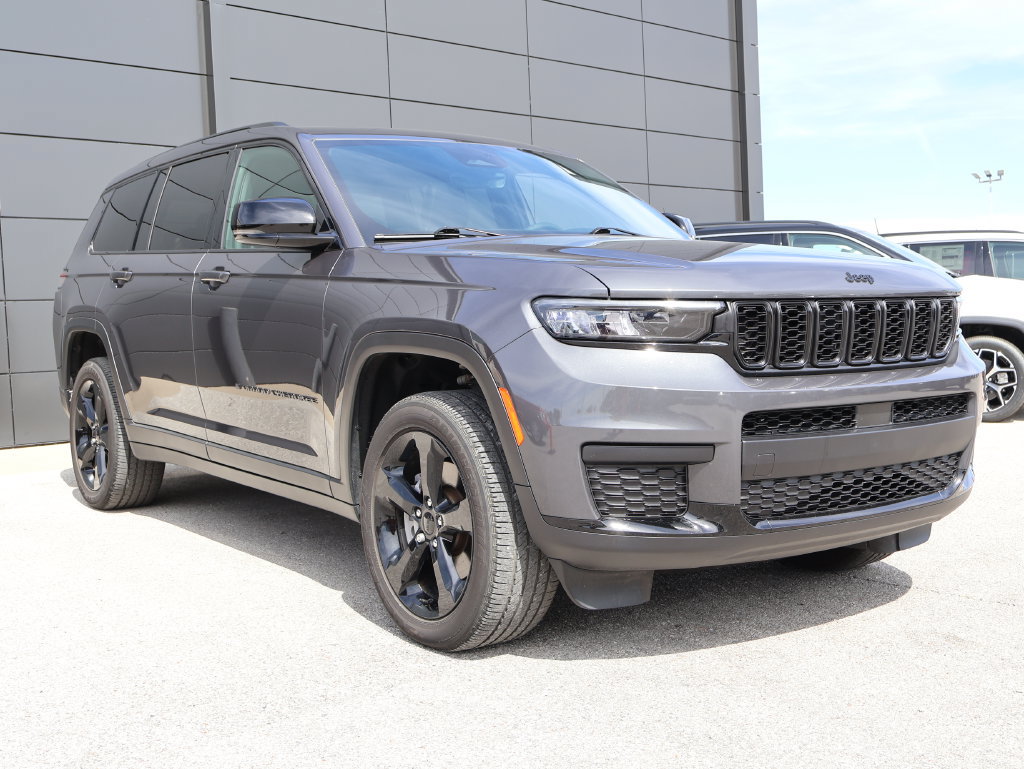 Used 2025 Jeep Grand Cherokee L Altitude AWD/4WD image 6