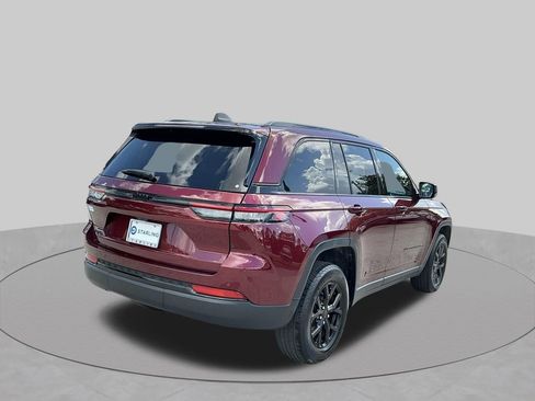 Used 2024 Jeep Grand Cherokee Altitude AWD/4WD image 7