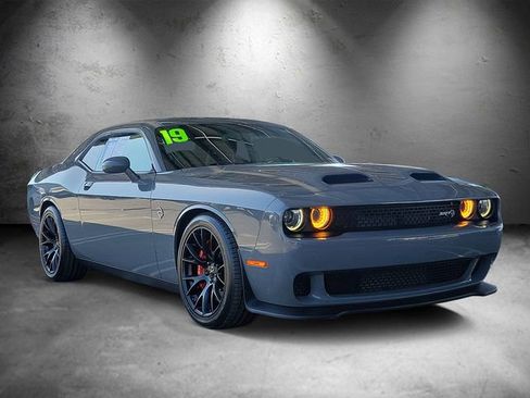 Used 2019 Dodge Challenger SRT Hellcat w/ Laguna Leather Package RWD image 2