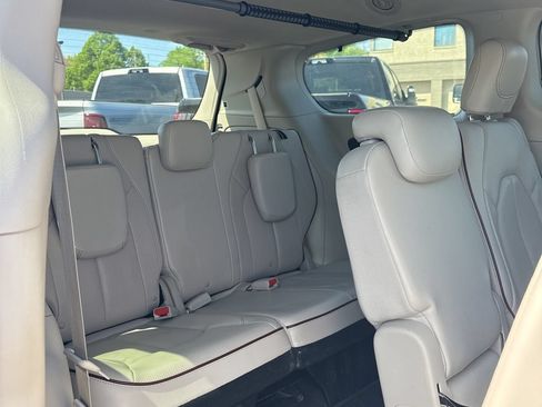 Used 2019 Chrysler Pacifica Limited FWD image 41