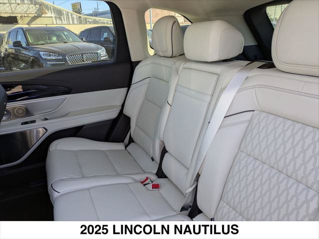 Used 2025 Lincoln Nautilus Black Label AWD/4WD image 23